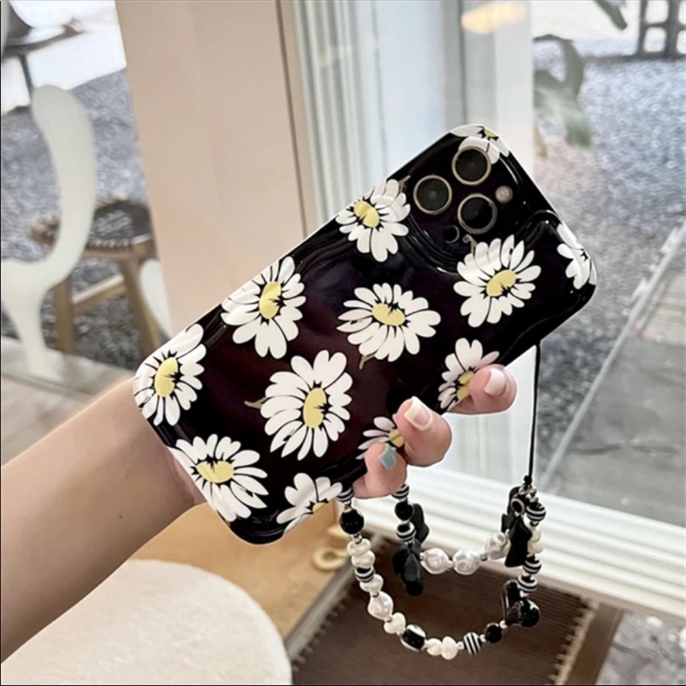 🔥iPhone 11 pro Max Daisy Case🔥